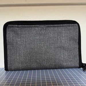 Thirty-One Get Creative Zipper Pouch